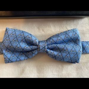 Vineyard vines boys bowtie hockey sticks and pucks